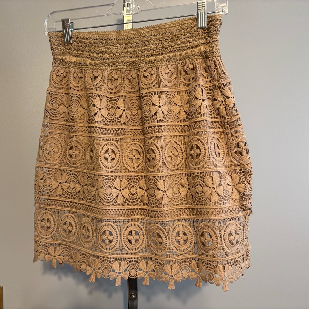Women's Skirt Crochet Overlay pull on floral pattern taupe color  S‎